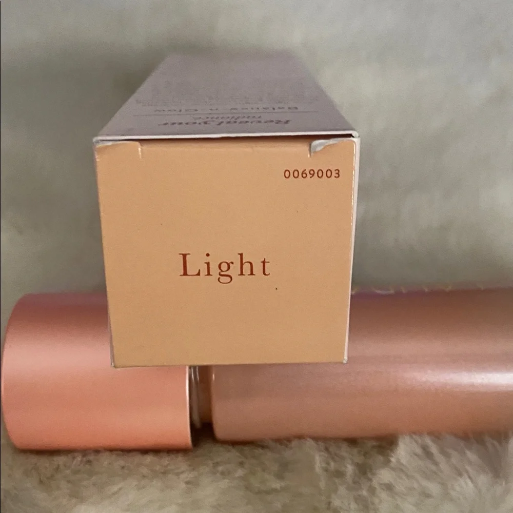 2 - Laura Geller Balance-n-Glow Hydrating Liquid Foundation: Light, NIB - Picture 3 of 3